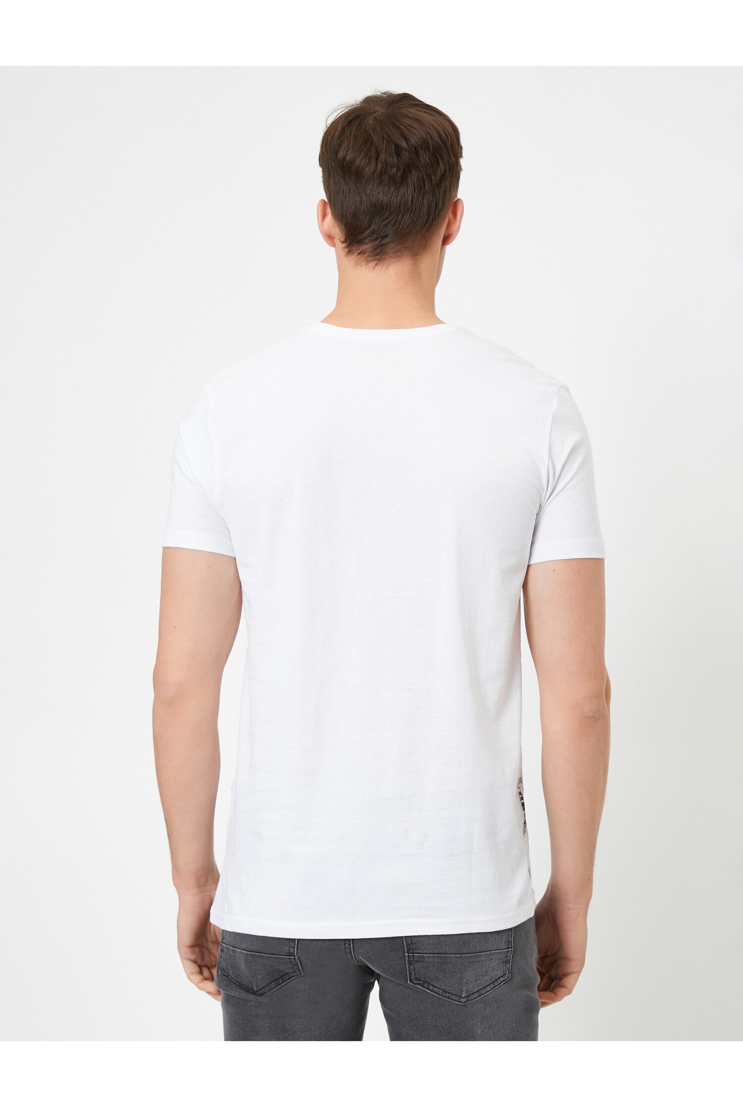 white men's T-shirt