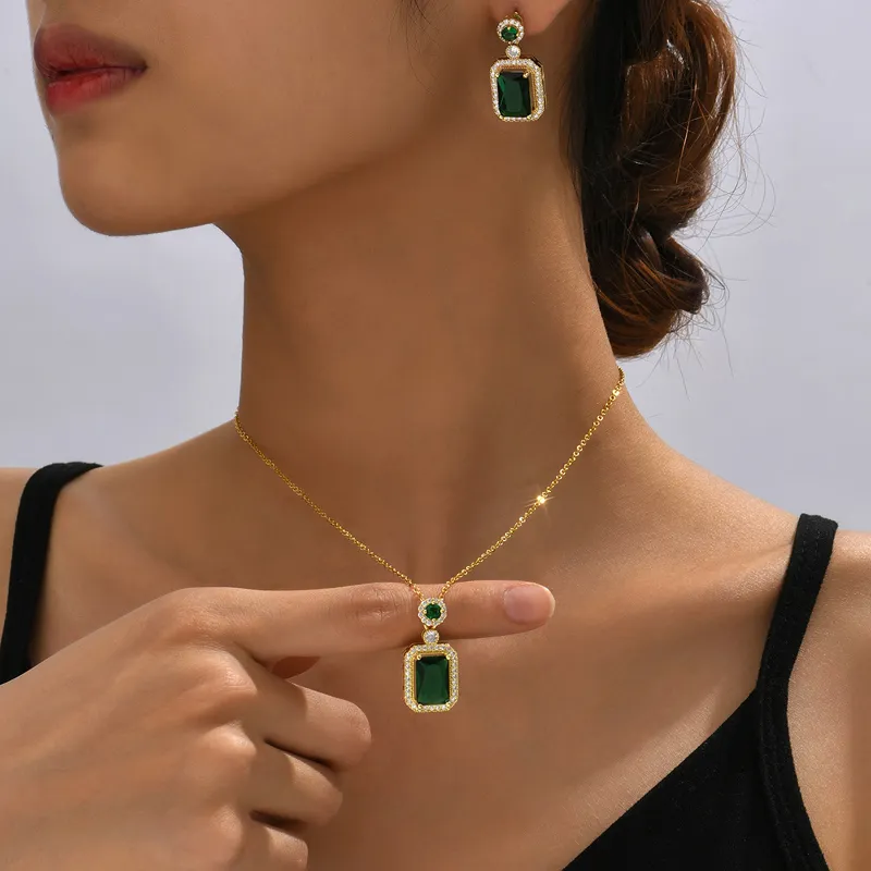 Green necklace and earrings accessories set