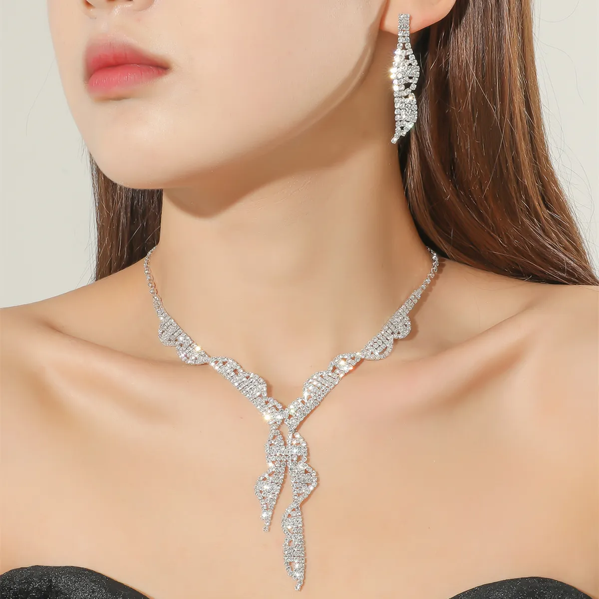 Luxurious silver accessories set