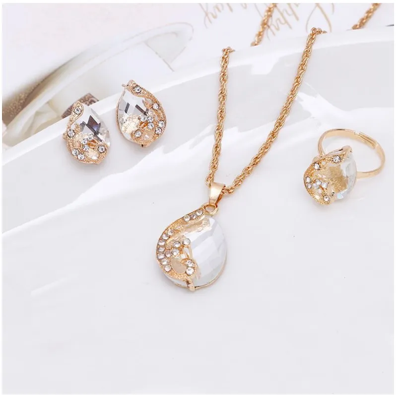 Gold pearl accessories set