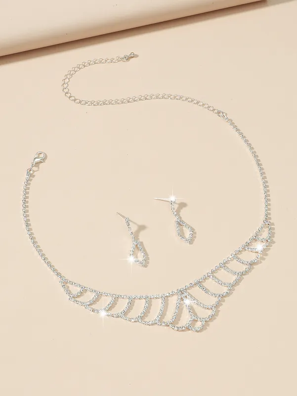 Shiny silver accessory set