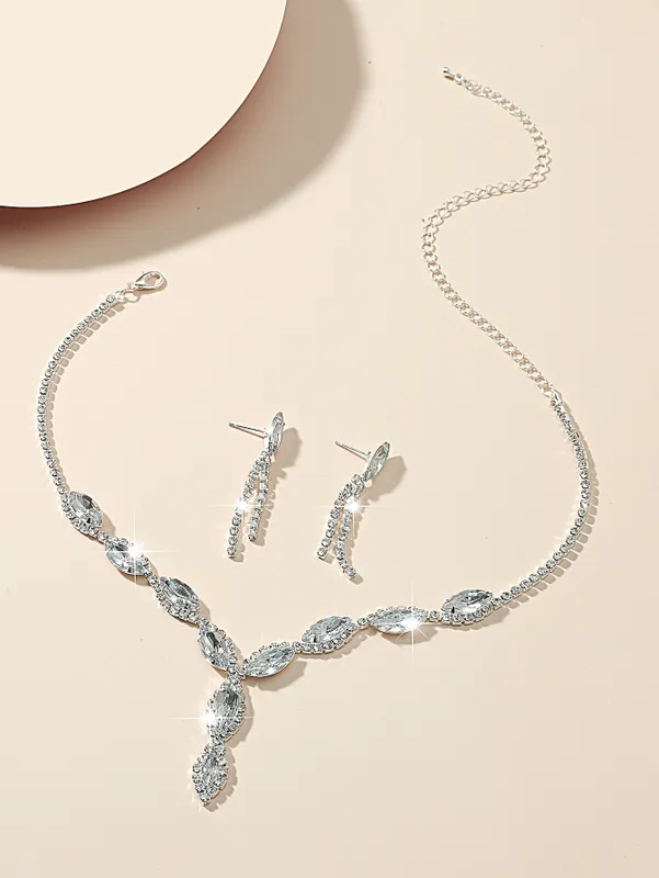 Distinctive silver accessories set