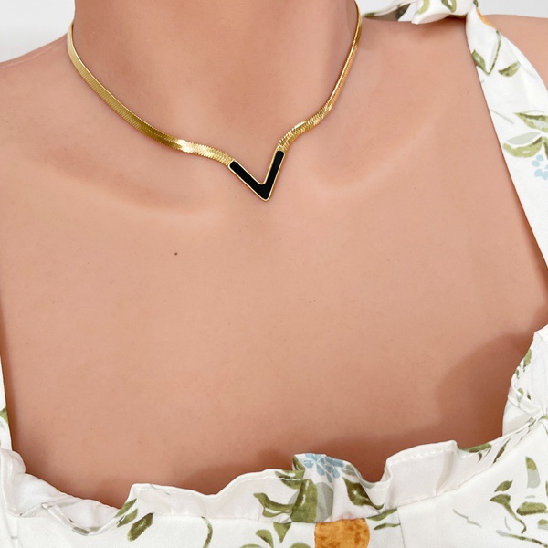 Women's necklace