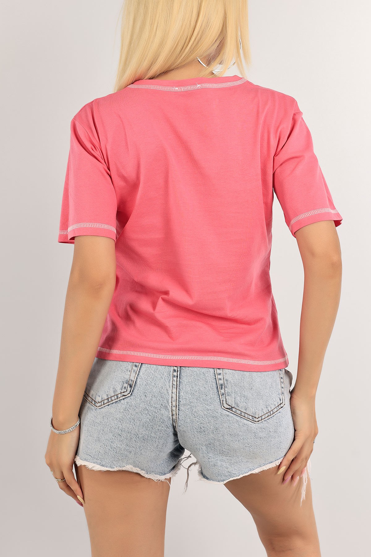 Women's pink T-shirt