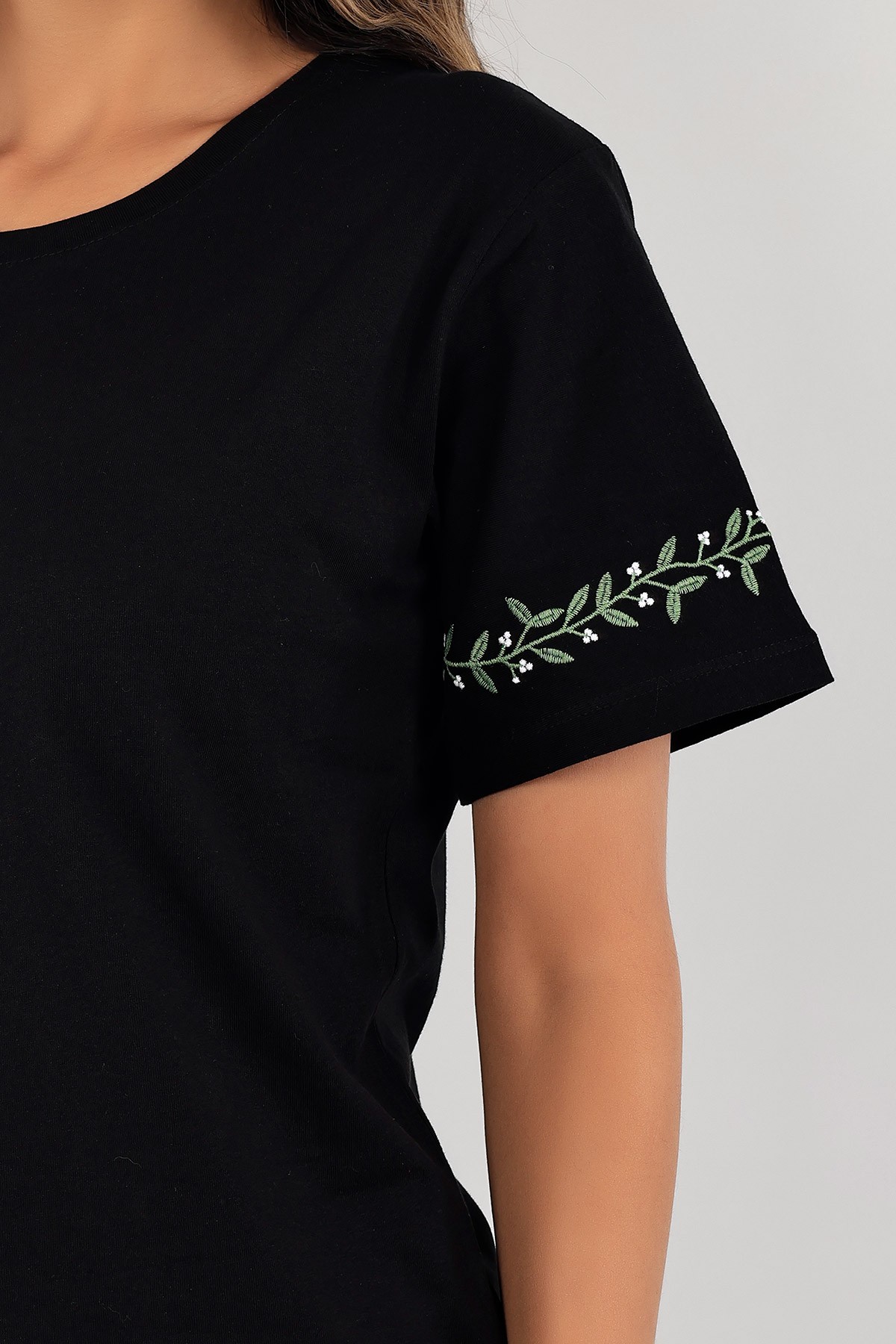 Women's black embroidered T-shirt