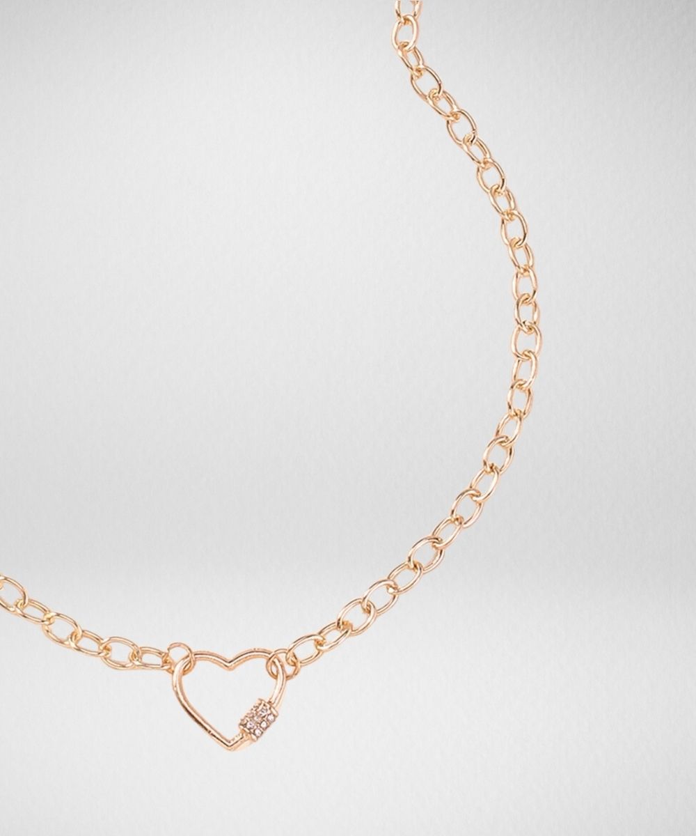 Hollow heart design necklace