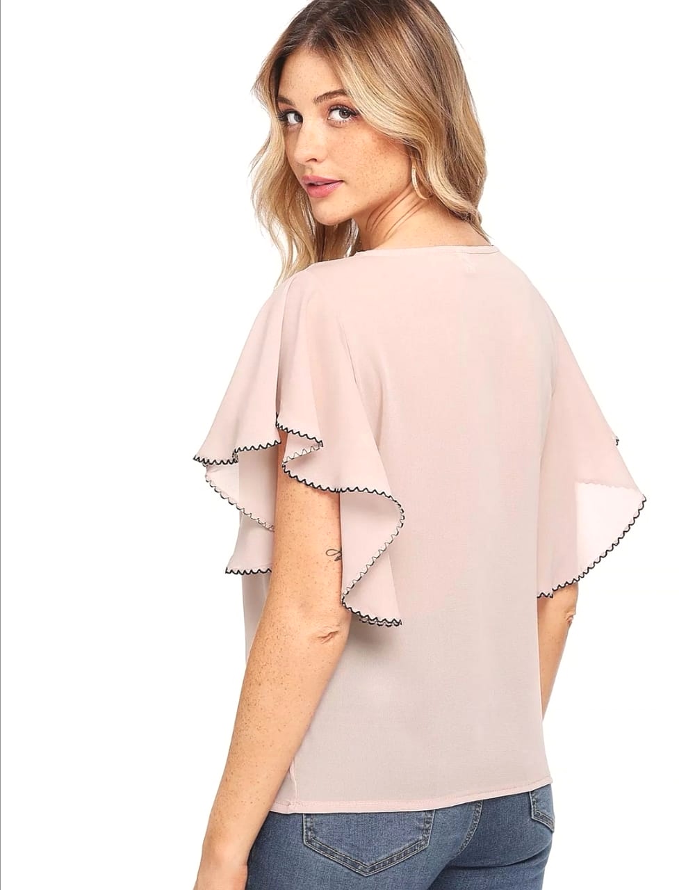 Women's blouse with distinctive sleeves cut