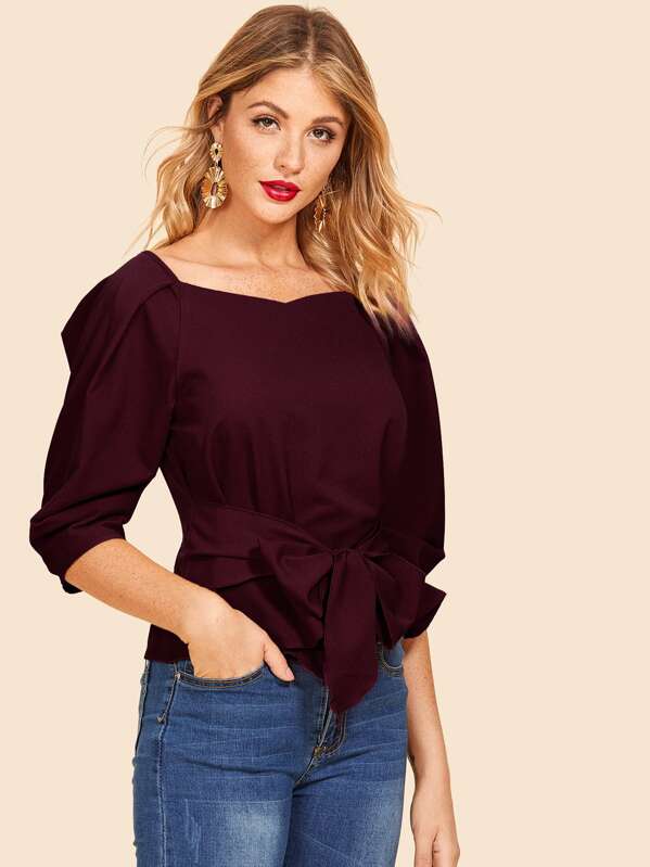 Burgundy blouse with wide and short sleeves