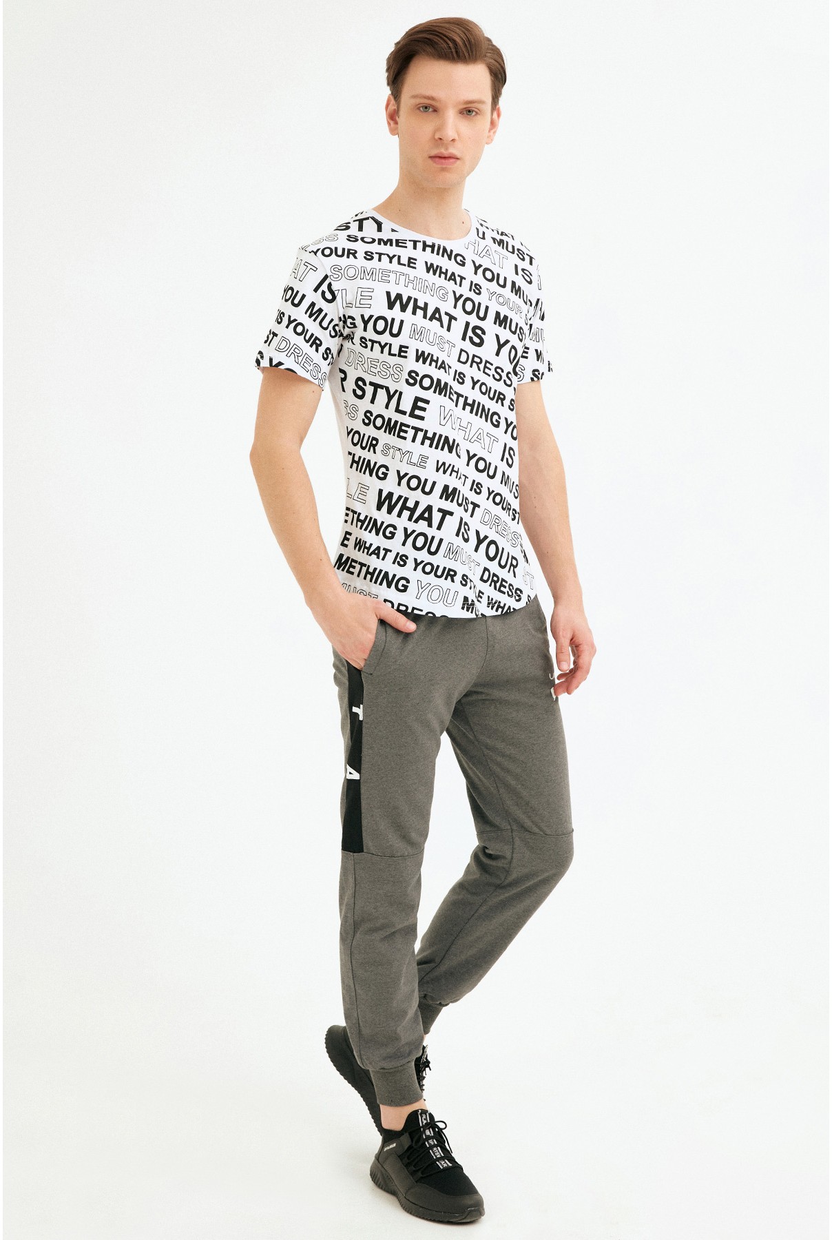 Men's trousers with side letters